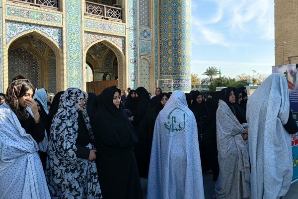 تشییع پیکر مادر شهیدان مشتاقیان در شیراز