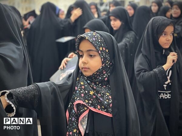 طنین سرود باید برخاست در حرم امام(ره)