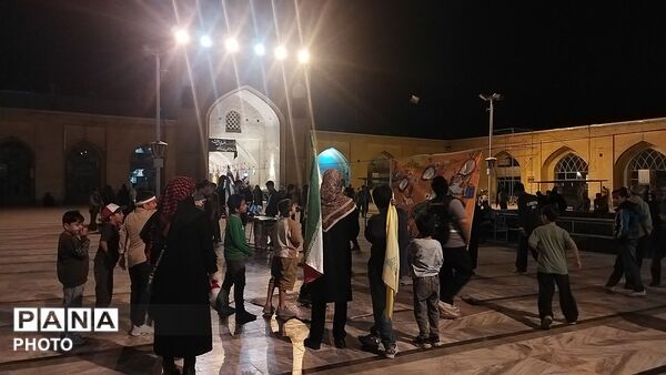 غرفه دهه نودی ها هر شب پرشور تر از قبل در نیشابور