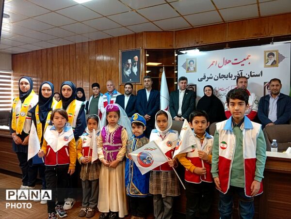 گرامیداشت روز جهانی صلیب سرخ و هلال‌احمر با حضور تشکل‌های دانش‌آموزی در آذربایجان شرقی