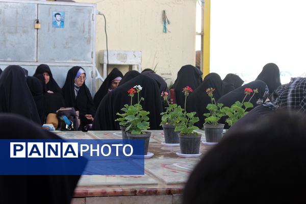 زمزمه عاشقانه دعای عرفه در یادمان 14 شهید گمنام کوه خضر نبی(ع)