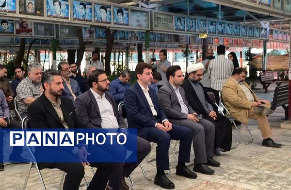 آیین غبارروبی مزار شهدا با حضور اصحاب رسانه در قم