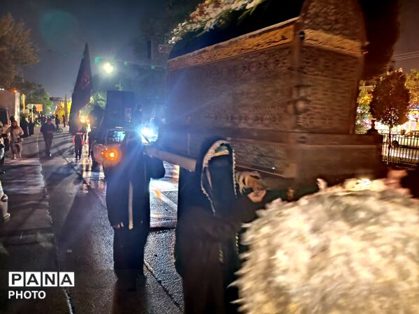 کاروان‌های عزاداری شب شهادت امام سجاد(ع) در سراسر اصفهان به حرکت درآمد