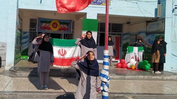 جشن اعیاد شعبانیه همزمان با دهه فجر در دبستان پنجم مهر ناحیه ۷ مشهد