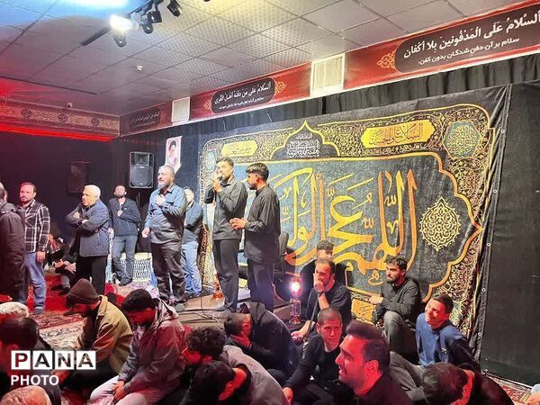 وداع خانواده سه شهید مدافع امنیت در معراج شهدای شهریار