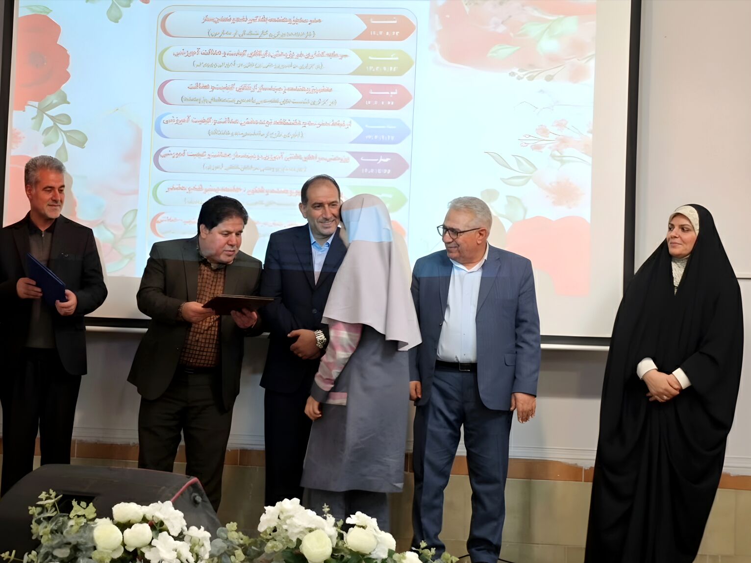 پژوهش نباید به یک مناسبت محدود شود