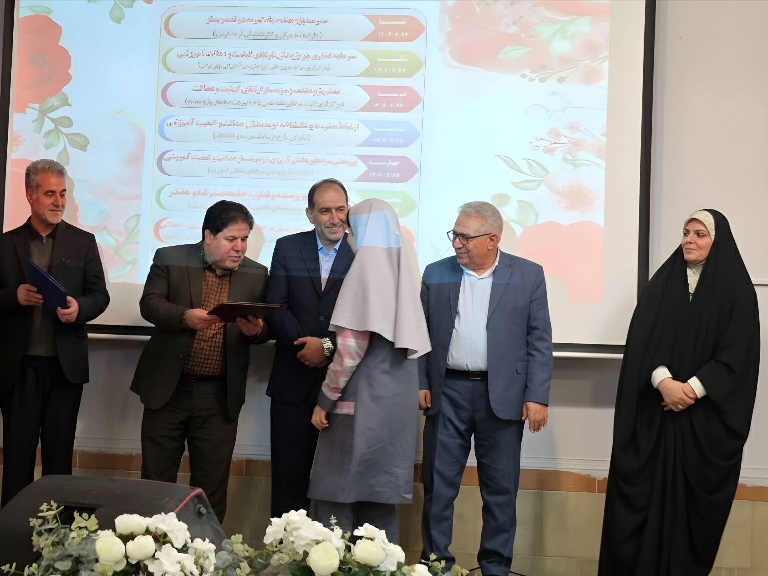 پژوهش نباید به یک مناسبت محدود شود