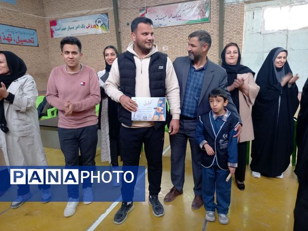 مسابقات دارت در دبستان پسرانه غدیر شهرستان شیروان