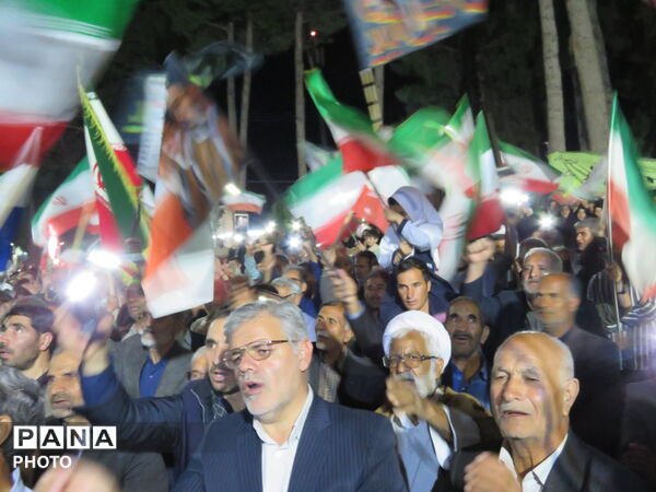 رژه دختران جان فدا همزمان با سراسر کشور در شهرستان خلیل آباد 