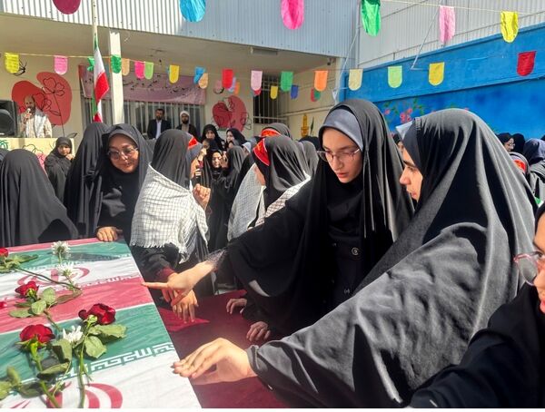 افتتاح وتشکیل سنگر رفافت در دبیرستان دخترانه امام حسین (ع) واحد۳