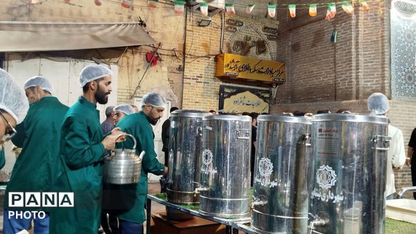 گذری بر غرفه دهه نودی ها و چایخانه حضرت زهرا(س)