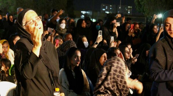 تجمع مردم بندرعباس برای جانباختگان بندر شهید رجایی