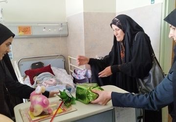 اهدای اسباب بازی به کودکان بیمارستان امام حسین (ع)