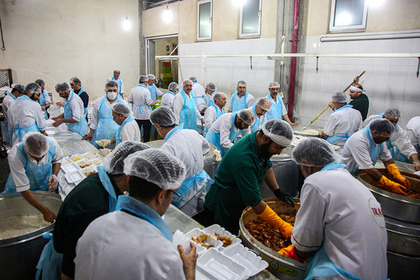 آشپرخانه حرم حضرت معصومه(س) در شب میلاد امام حسن مجتبی(ع)