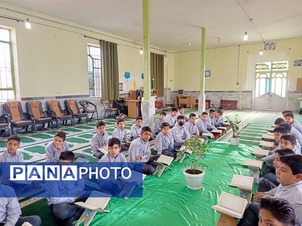 محفل انس با قرآن کریم در مدرسه برادران ابراهیمی‌نیا
