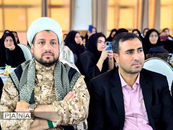 مراسم تجلیل و تقدیر از فرهنگیان در عنبرآباد