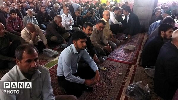از پیر تا دانش آموز در نماز جمعه نیشابور حضور دارند-۱