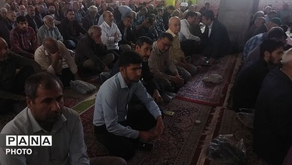 از پیر تا دانش آموز در نماز جمعه نیشابور حضور دارند-۱