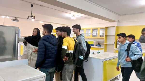 کارگاه آشنایی با تجهیزات آزمایشگاه کشت سلول و تکنیک‌های آسپتیک