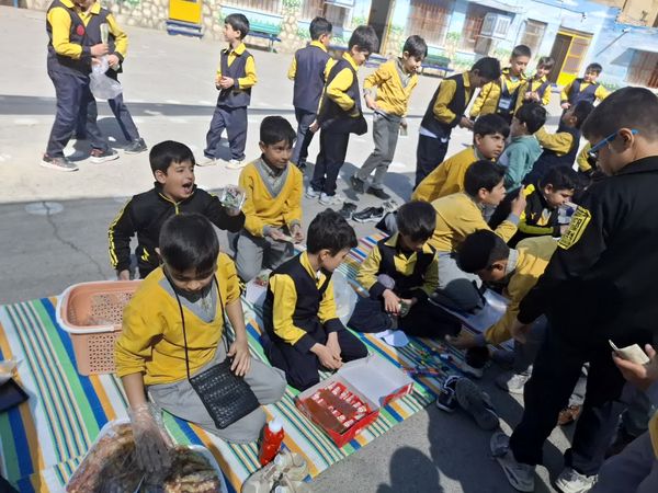 بازارچه کسب و کار دانش‌آموزی دبستان علی اکبر دهخدا  