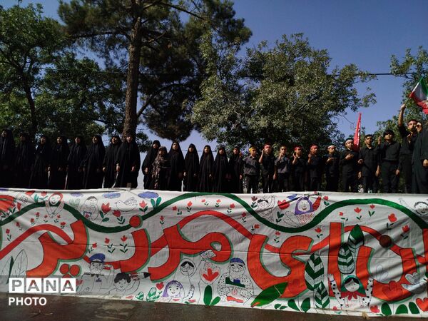 پیاده روی دلدادگان اربعین حسینی از امامزاده ابوتراب تا امامزاده محروق