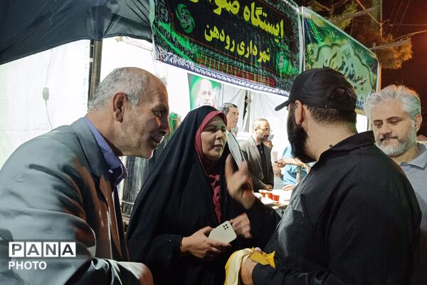 از فروش کتاب تا بیعت با رهبری؛ روایت موکب خانه نخبگان شهرستان دماوند در تجمعات شبانه رودهن