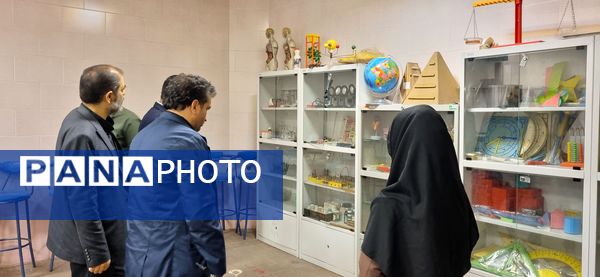 بازارچه دانش‌آموزی به‌مناسبت هفته بسیج دانش‌آموزی