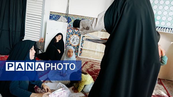 برپایی غرفه کودک در حاشیه نماز جمعه کاشمر