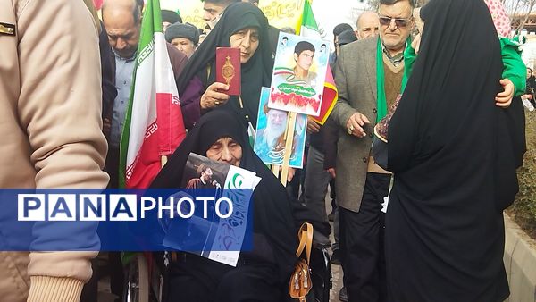 راهپیمایی ۲۲ بهمن نشان دهنده همبستگی و اتحاد مردم ایران 