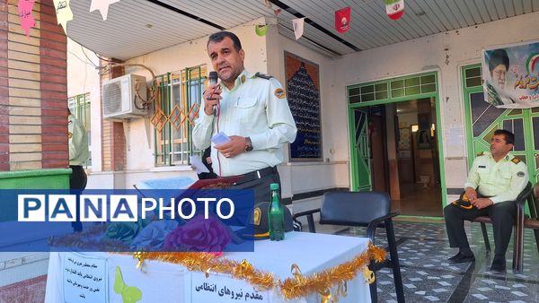 مراسم تجلیل از پرسنل زحمتکش  نیروی‌انتظامی در دبیرستان حضرت‌زینب(س) شهرستان لنده 