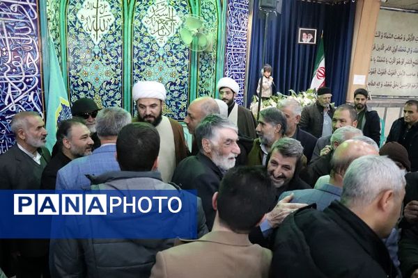 حضور دانش آموزان آموزشگاه شهدای گلدسته و مردم چهاردانگه در نماز جمعه 