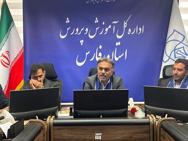 دیدار  صمیمانه مربیان و اعضای سازمان دانش‌‌آموزی فارس با مدیرکل آموزش و پرورش فارس