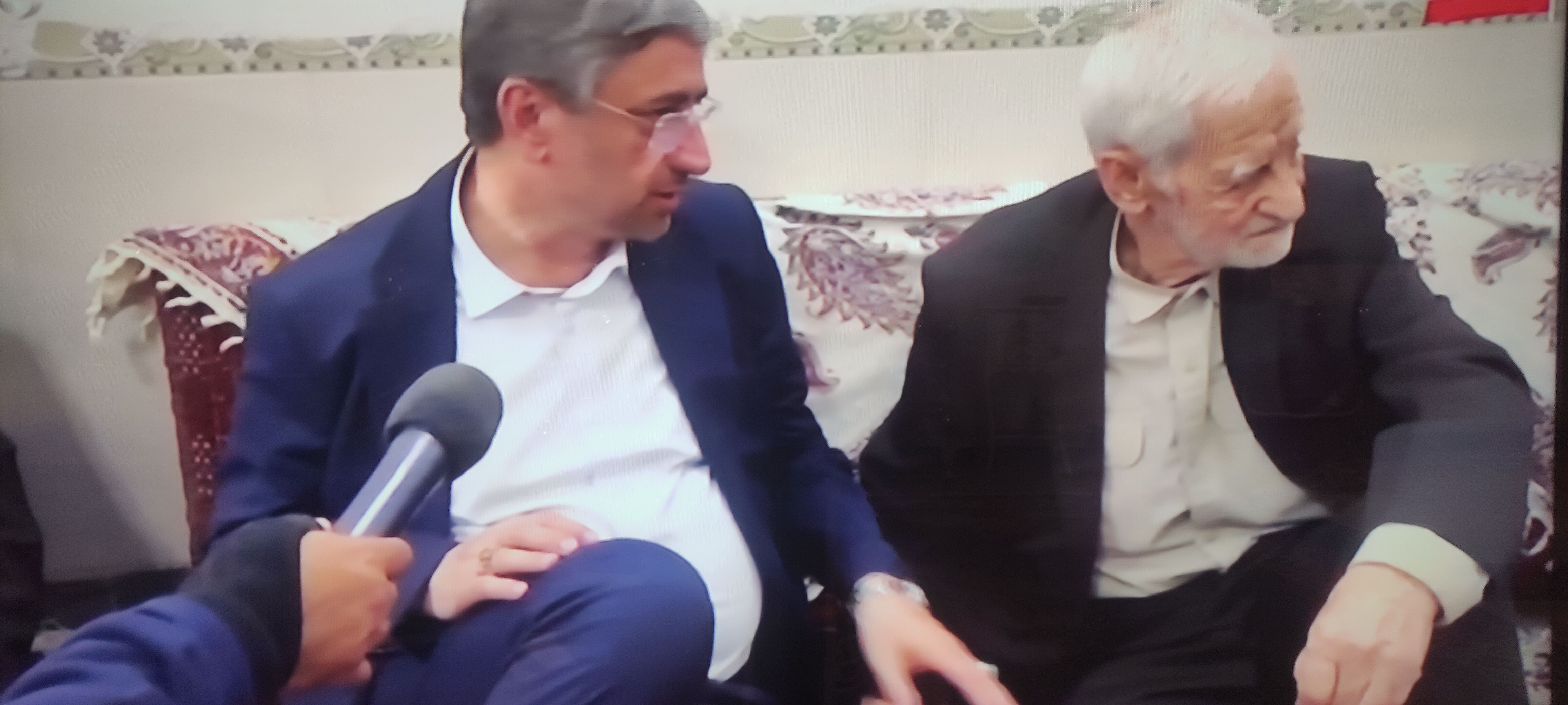 بازدید مسئولین از خانه شهید اسماعیل هادیان در کوهدشت 