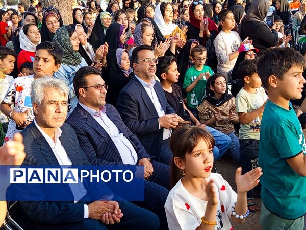 قدم هایی به عشق معلمان