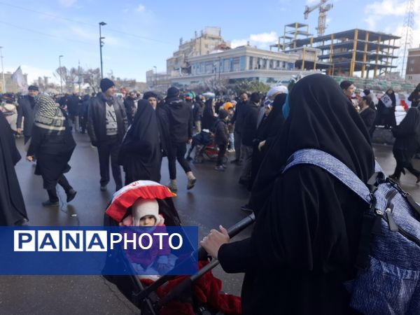 حضور پرشور همه‌ اقشار مردم مشهد در راهپیمایی ۲۲بهمن