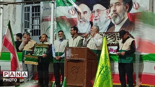 حضور پرشور دانش‌آموزان معمولانی در حمایت از نیروهای مسلح؛ تجدید پیمان با آرمان‌های انقلاب