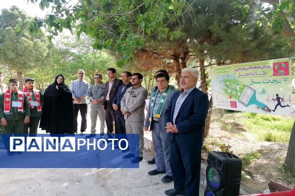حضور دانش‌آموزان پیشتاز دبستان شهید شوشتری در کوهستان پارک شهرستان فاروج