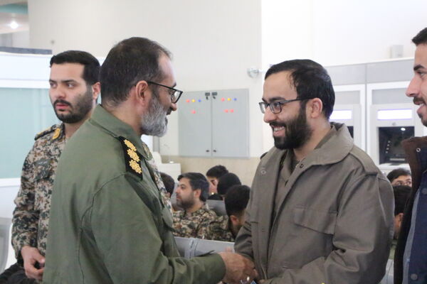 مراسم نمادین استقبال از امام خمینی (ره) در فرودگاه یزد 