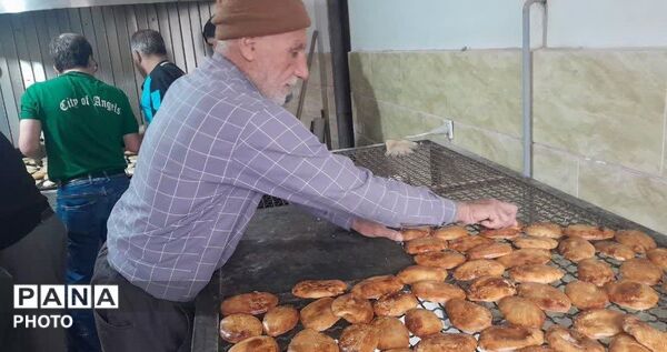 توزیع روزانه ۱۲۰۰ فطیر در کام رزمندگان و مردم ماهدشت