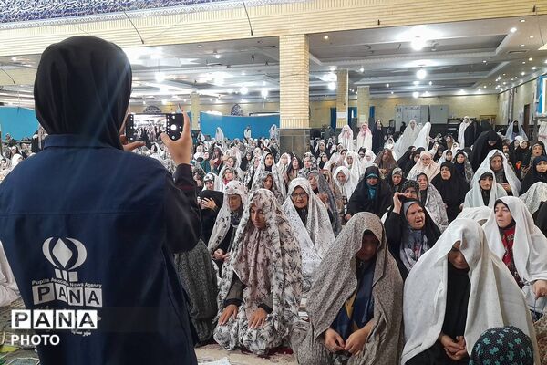 نسل نو در آینه ایمان؛ حضور دل‌نشین نوجوانان نماز جمعه بهارستان