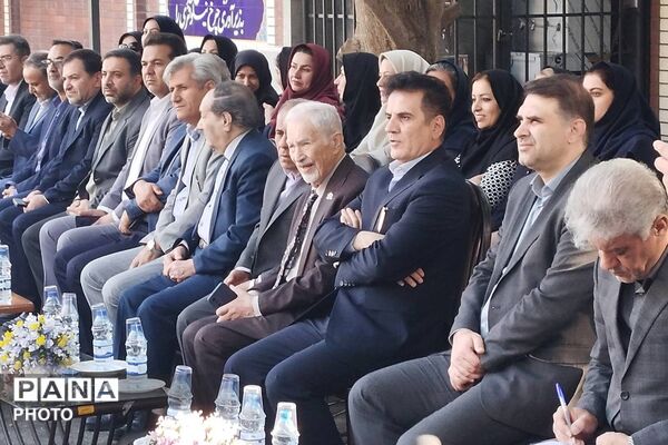 لبخند امید در آیین گشایش دبیرستان فرزانگان دو