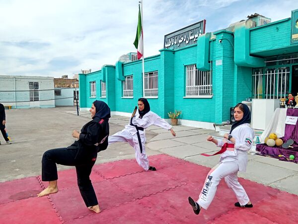 المپیاد‌ ورزشی درون مدرسه ای در دبیرستان فاطمیه