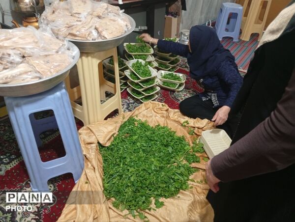 اقامه نماز جماعت همراه با افطاری در مسجد ابوالفضلی نیشابور 