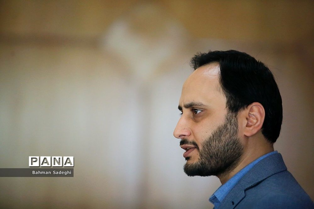 آیت‌الله رئیسی به اعضای دولت دستور می‌داد که در جلسات دانشجویی حاضر شویم