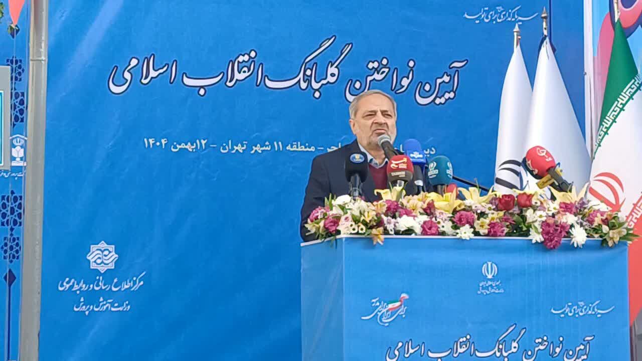 ایمان به خدا، وحدت و انسجام مردم با محوریت رهبر انقلاب است