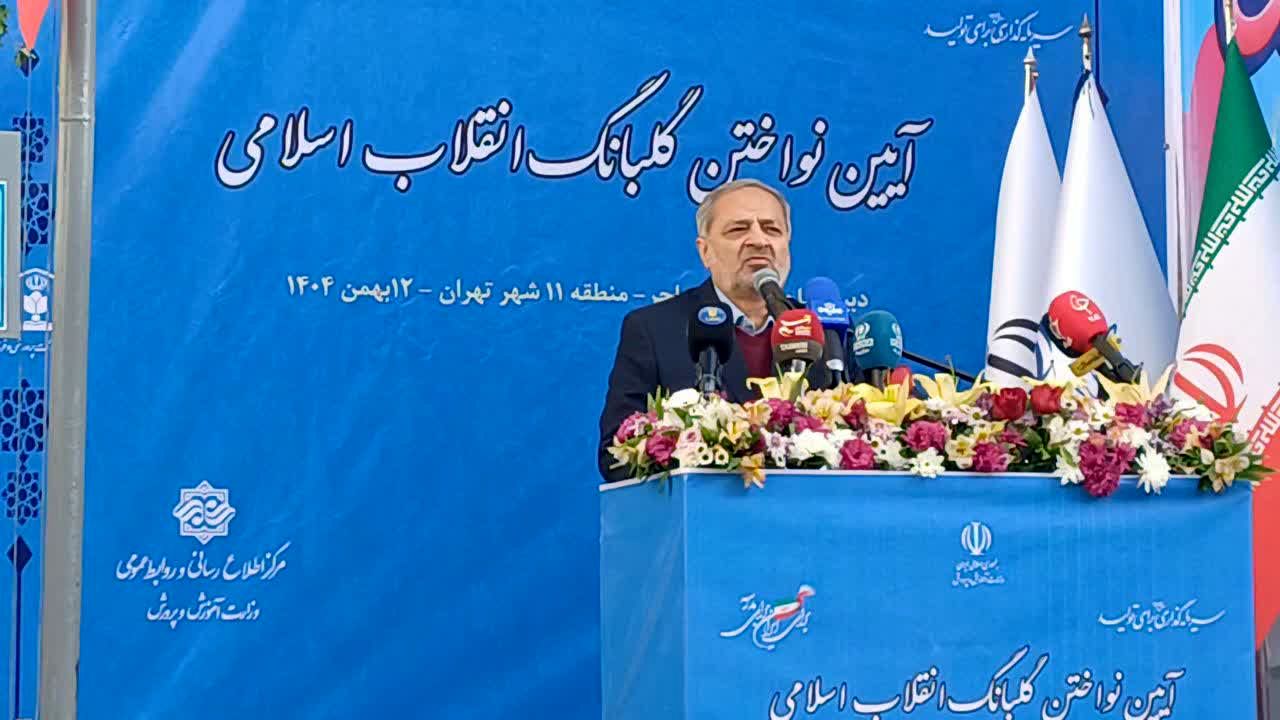 ایمان به خدا، وحدت و انسجام مردم با محوریت رهبر انقلاب است