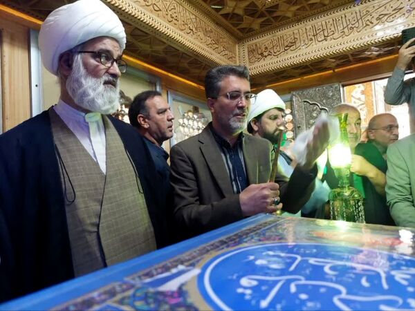 مراسم غبار روبی و زیارت ضریح مطهر سلطانعلی ابن امام محمد باقر (ع) در کربلای ایران 