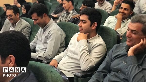 گردهمایی مسئولان و مدیران مدارس در سالن معلم اشخانه