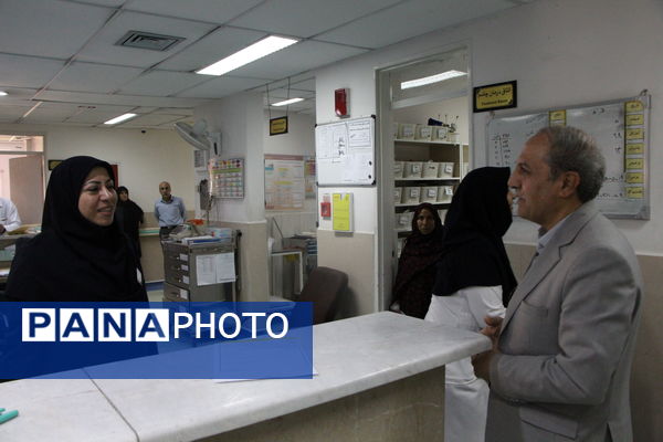 تقدیر دانش‌آموزان دبستان دخترانه صادقیان یزد از مادر پرستار