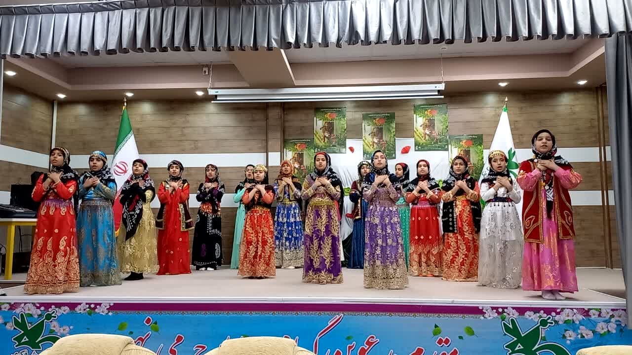 عکس یادگاری همکلاسی من کلاس ۵۰۲ دبستان دخترانه عفاف الشتر
